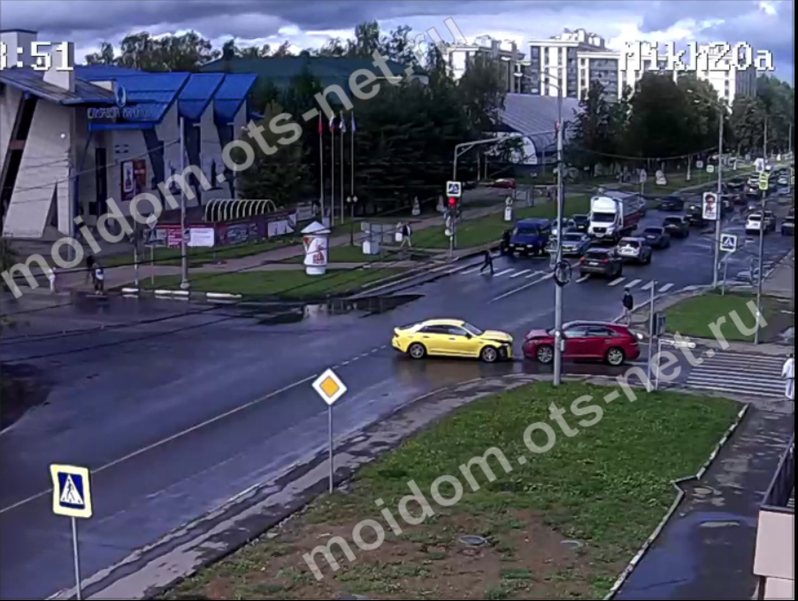 Лобовое столкновение в центре Хотьково !