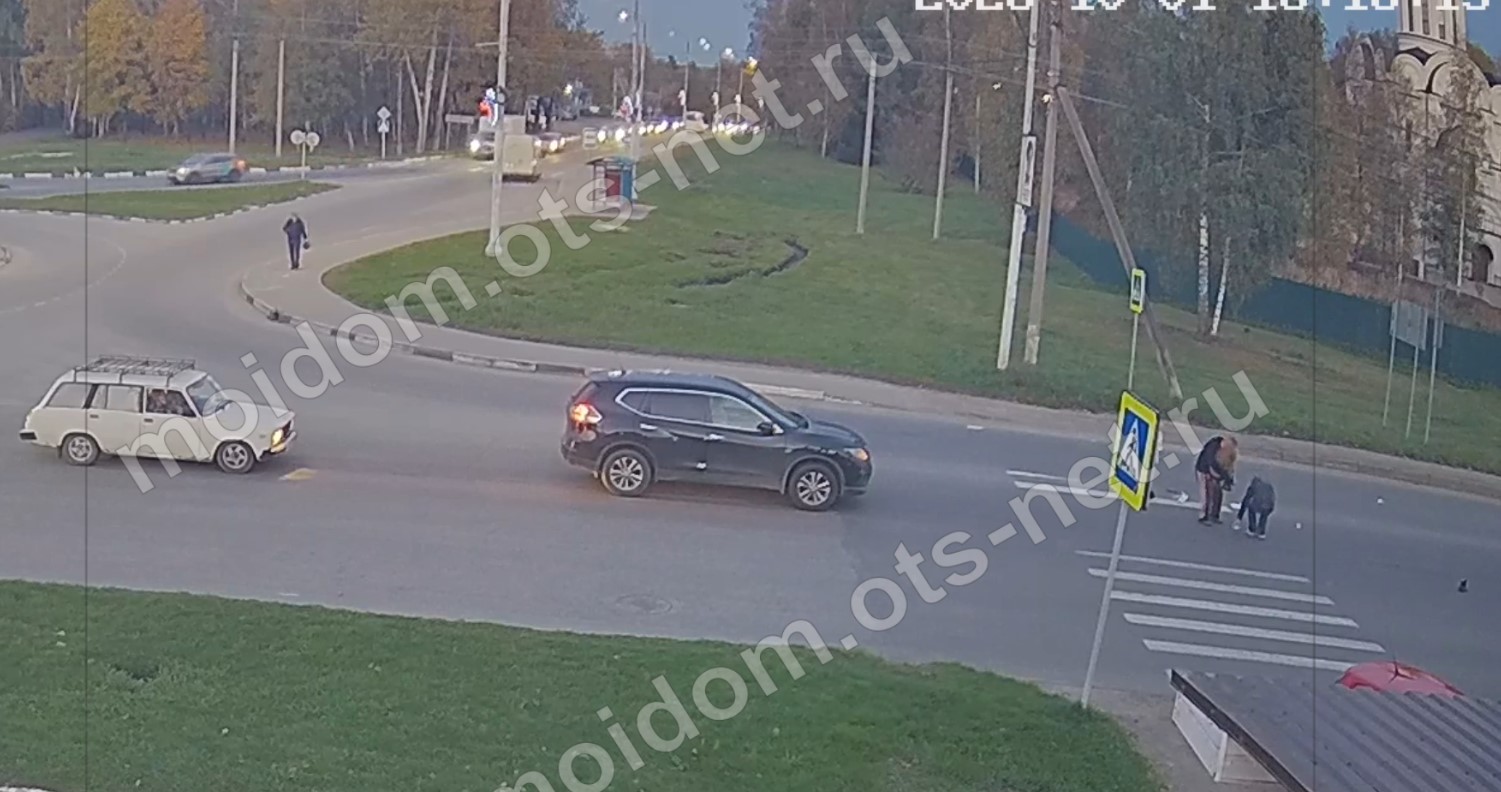 Не пропустил: мотоциклист сбил девочку на пешеходном переходе!